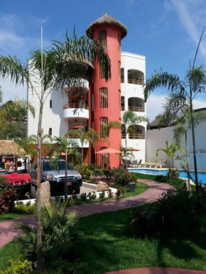 Отель Hotel y Suites Los Encantos  Саюлита